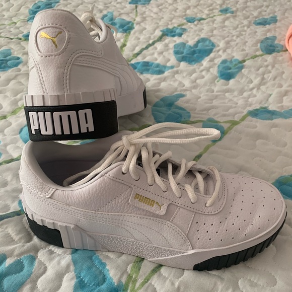 tennis shoes pumas womens